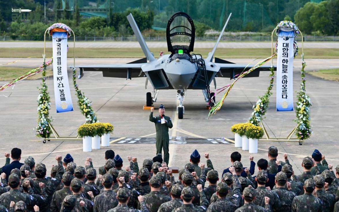 韩国首款 KF-21 隐身战机正式交付，有个事实必须说清楚： 论性能，KF-21