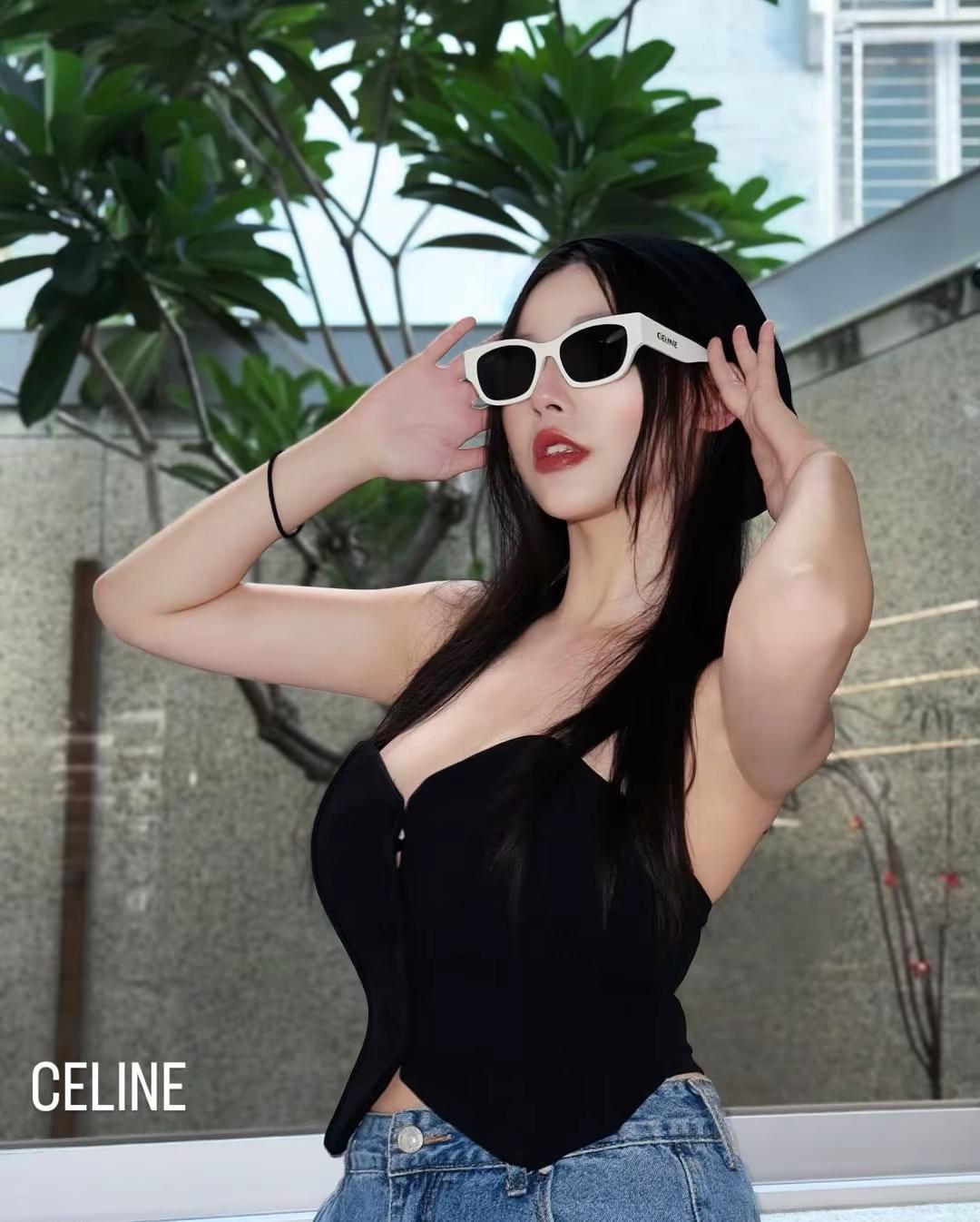 哥，又刷到我了吧，我要求不高，喊声宝贝再走。美女 御姐