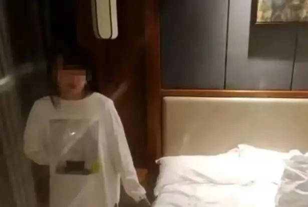 湖南，一个大爷路上遇到了一个女子，支付了20元，女子就带着大爷回家去发生了关系。
