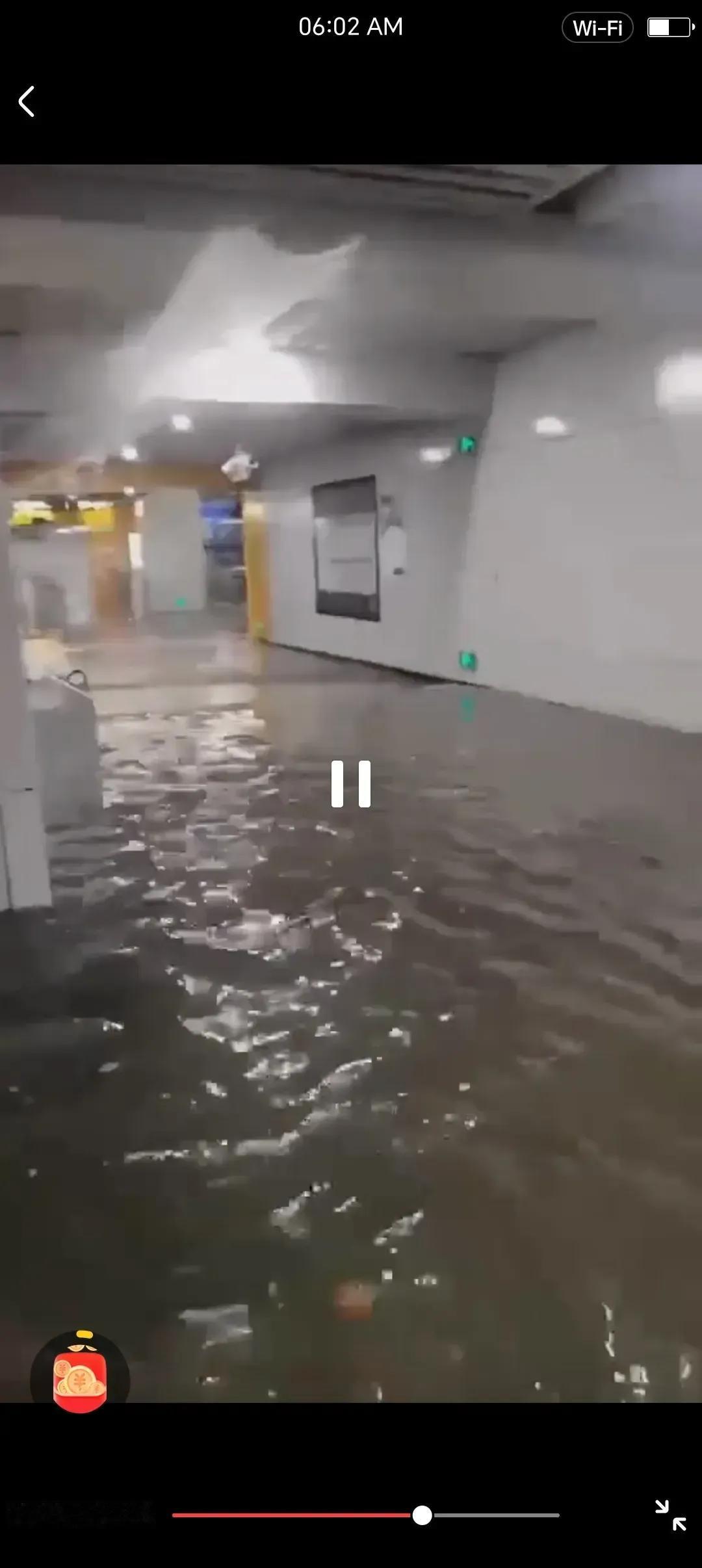 合肥地铁淹了，犹如瀑布，令人难以置信，这何止地铁淹了，咋感觉合肥到处都是水。合肥