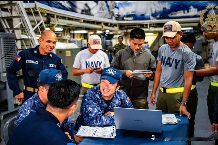 日本海自使用华为的本子？！

看了一下居然是真的！发在菲海军的x和fb上面。这是