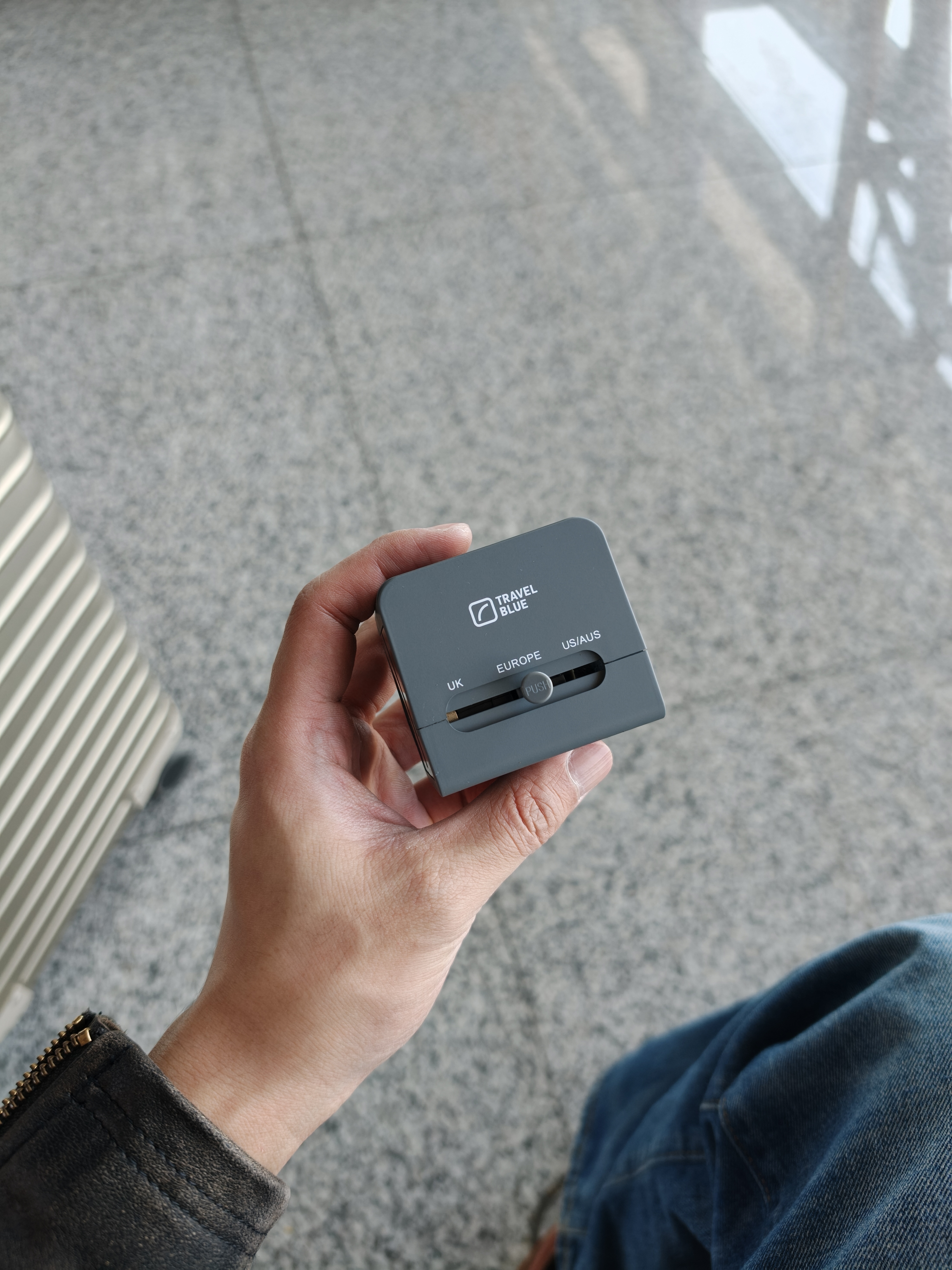 在机场买了个转换头，花了我270，心疼死了[泪奔] ​​​