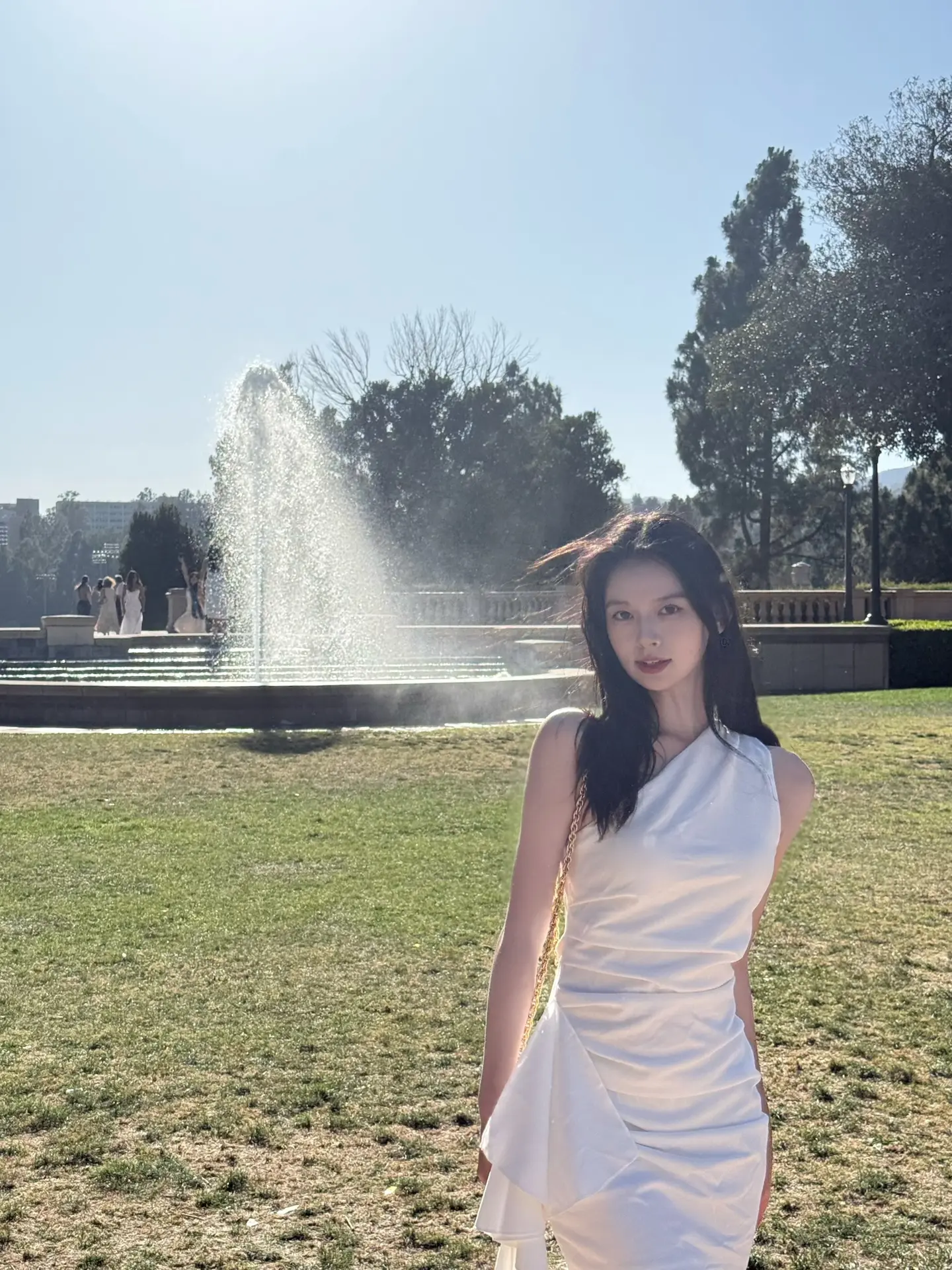 如果你有点悲伤 那我们一起去有阳光的地方晒太阳