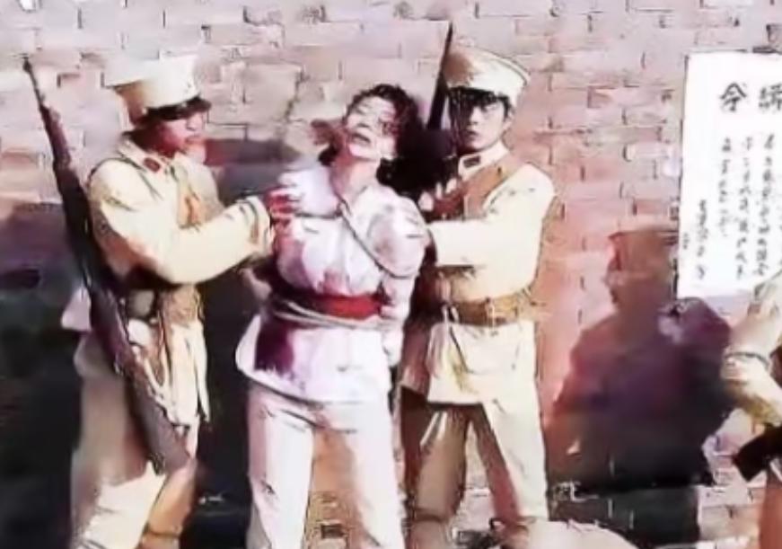 1939年，徐桂芝被押上刑场，敌人扒掉她衣服，将她残忍杀害，行刑前，她已受尽惨无