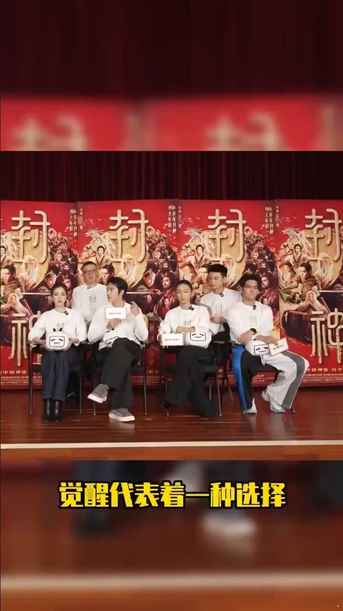 姬发戏里戏外都在人生分岔口 于适在人生分岔口遇见姬发，像是命运安排。他纠结演艺方