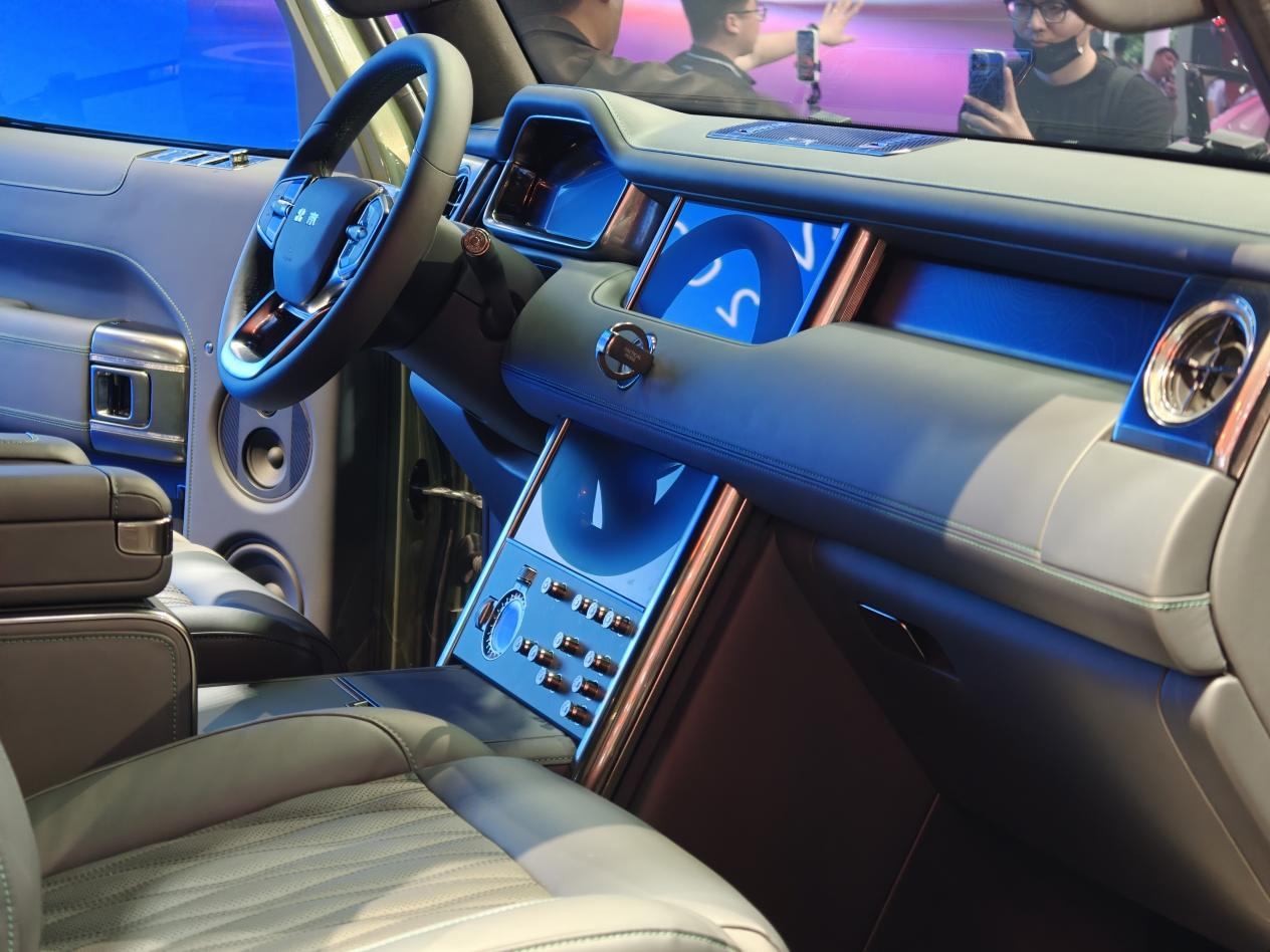 【北京81意外出圈：满屏战场风，预售20万起】北京81不是什么全新品牌的车型——