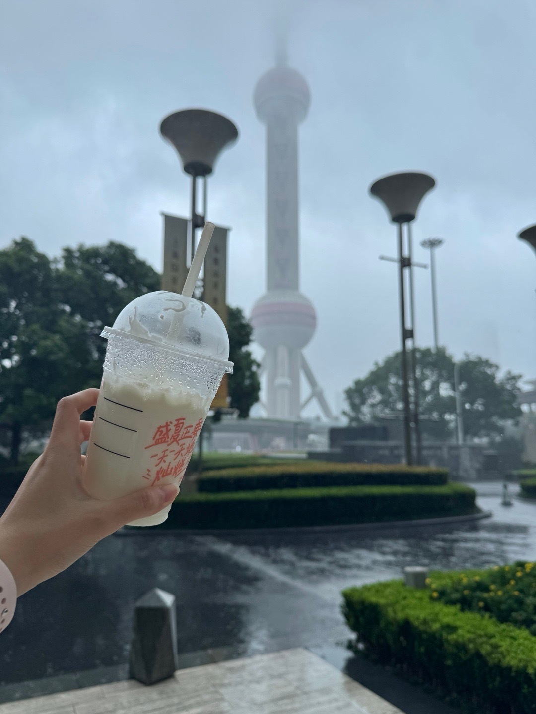 让我们一起唱 ：就让这大雨全都落下~[哈哈][哈哈][下雨][下雨]  ​​​