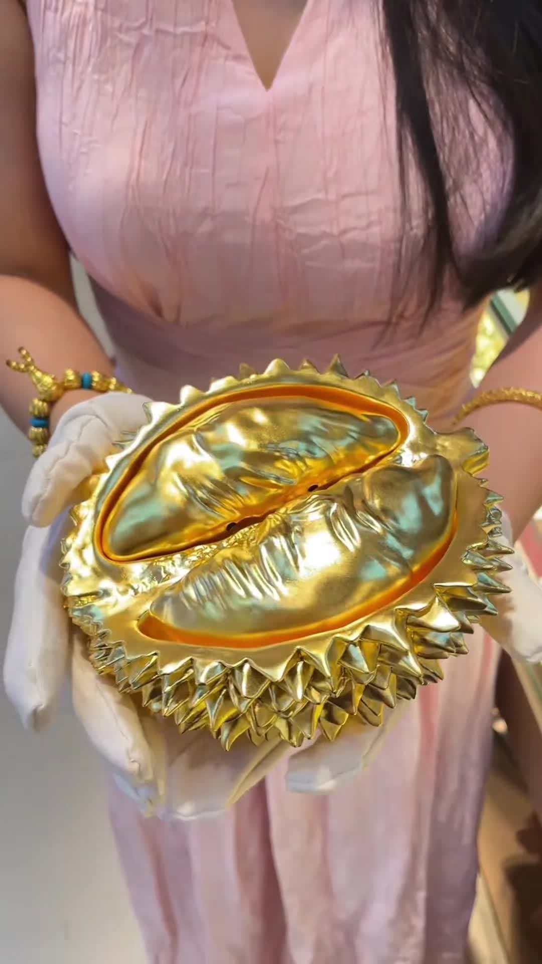 金价跌了买三金省好几千金饰克价现在每克比平时省上百元，婚期定了的人买三金能实打实