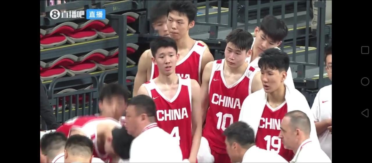 又靠张宇辰关键两分中投和造对方掩护犯规！未来杯第三场，U18男篮69：60，战胜