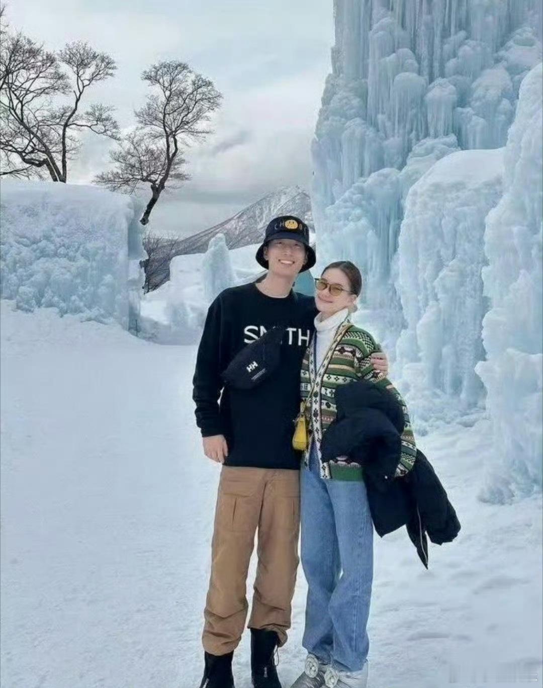 何超莲窦骁没领结婚证才知道何超莲窦骁没领结婚证 以结绝的方式结束5年关系，被官宣