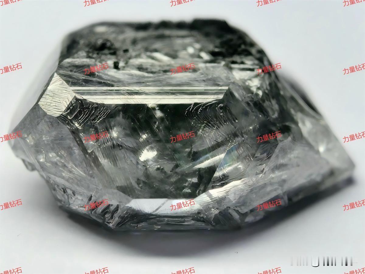 近期，河南省力量钻石股份有限公司采用高温高压技术，成功孕育了一颗重量惊人的156