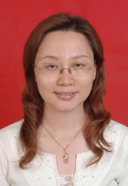 花甲之年仍深耕教研！这位大学女教授，教书科研双双报国
 
贾碧，女，1964年3