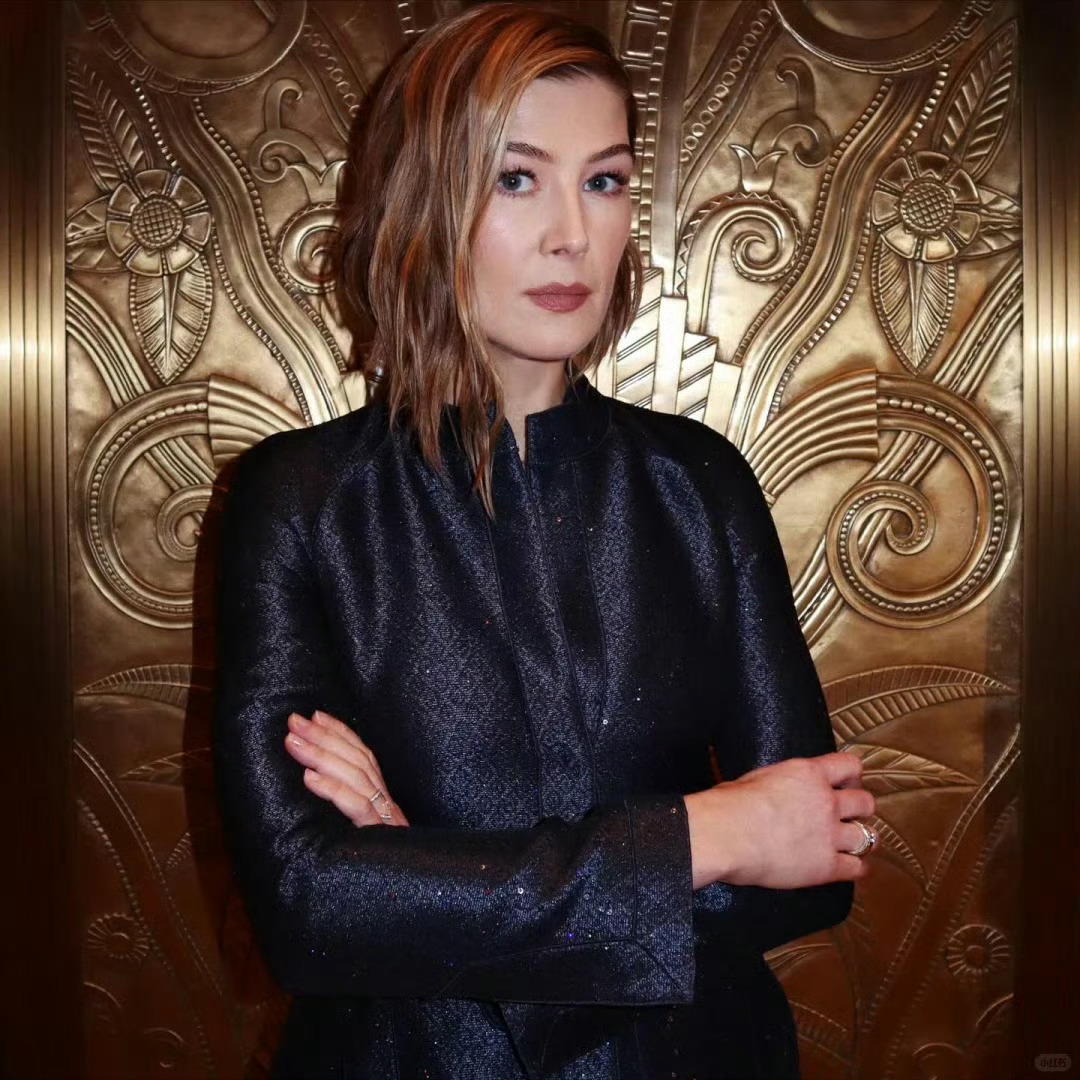 有些坏女人爱上就恨不起来《惊天魔盗团3》里裴淳华演的坏女人，轻松拿捏观众心。她用