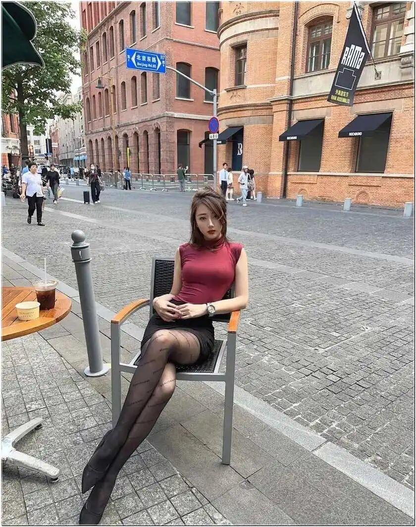 看看气质女神的穿着搭配吧[kiss]