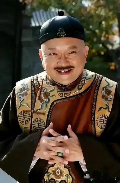 乾隆为什么不恨和珅？
1，和珅虽贪却有很强的办事能力和手段；
2，和珅在大事上绝