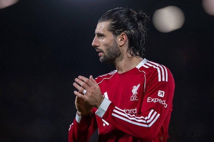 埃文斯评价索博：作为匈牙利国家队队长，索博斯洛伊已然展现出未来红军领袖的潜质——