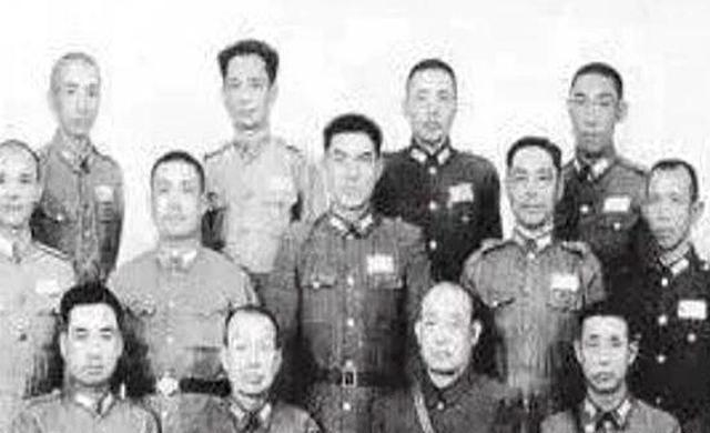 抗战胜利后，作为杂牌部队师长的鲍汝澧想要投奔八路军，但他的部下都不赞成。师参谋长