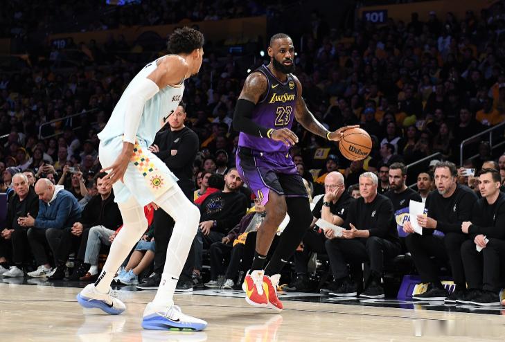 NBA总决赛G1，马刺主场95-105不敌尼克斯，大比分0-1落后。本场比赛，文
