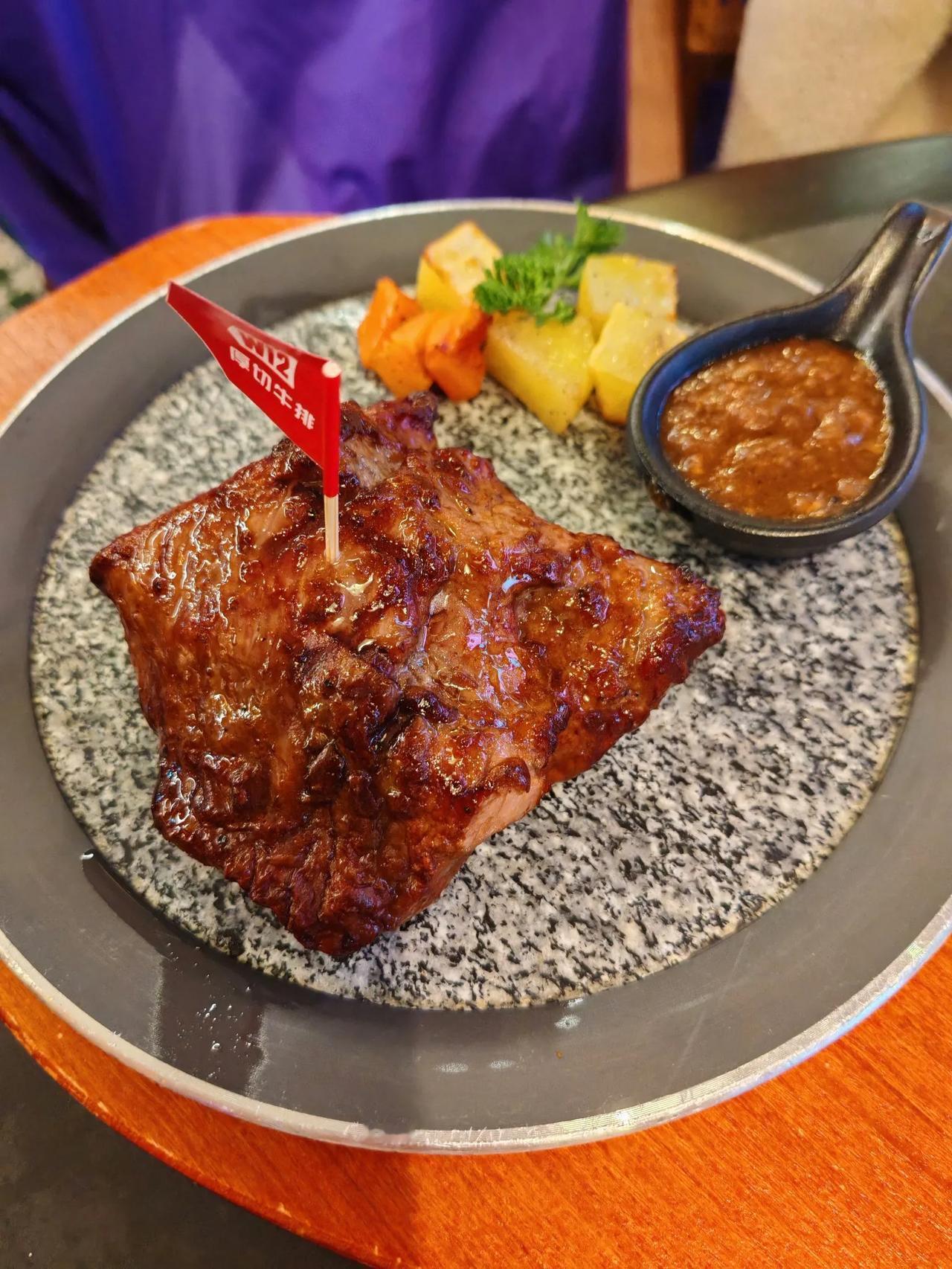 十个极为准确的现象：
老头先离世，老太太往往长寿。
儿女先去世，老人大多长寿。