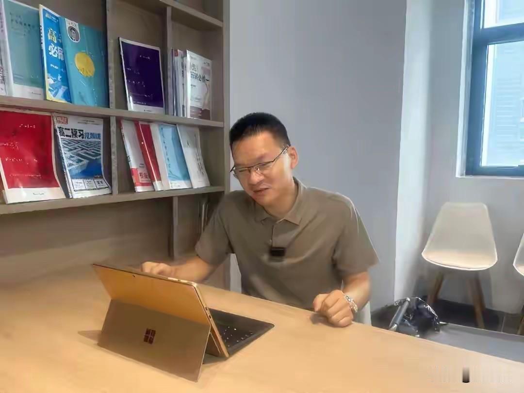 王文勇点开页面，数字跳出来：131分。

王文勇盯着屏幕看了两秒，嘴角微微一扬，