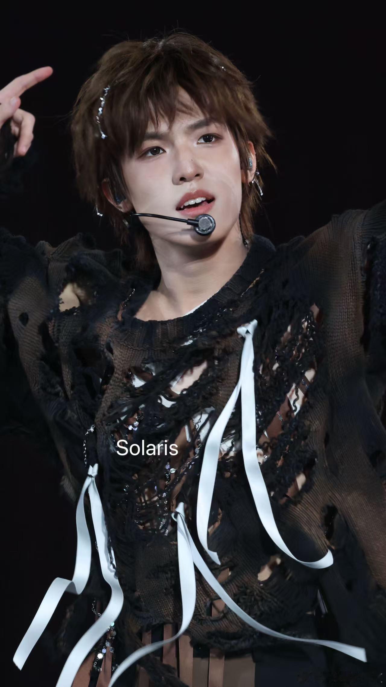 张泽禹课表 被张泽禹的宠粉日常狠狠戳中，直播课表刚拿到手就上线同步，替粉丝考虑到