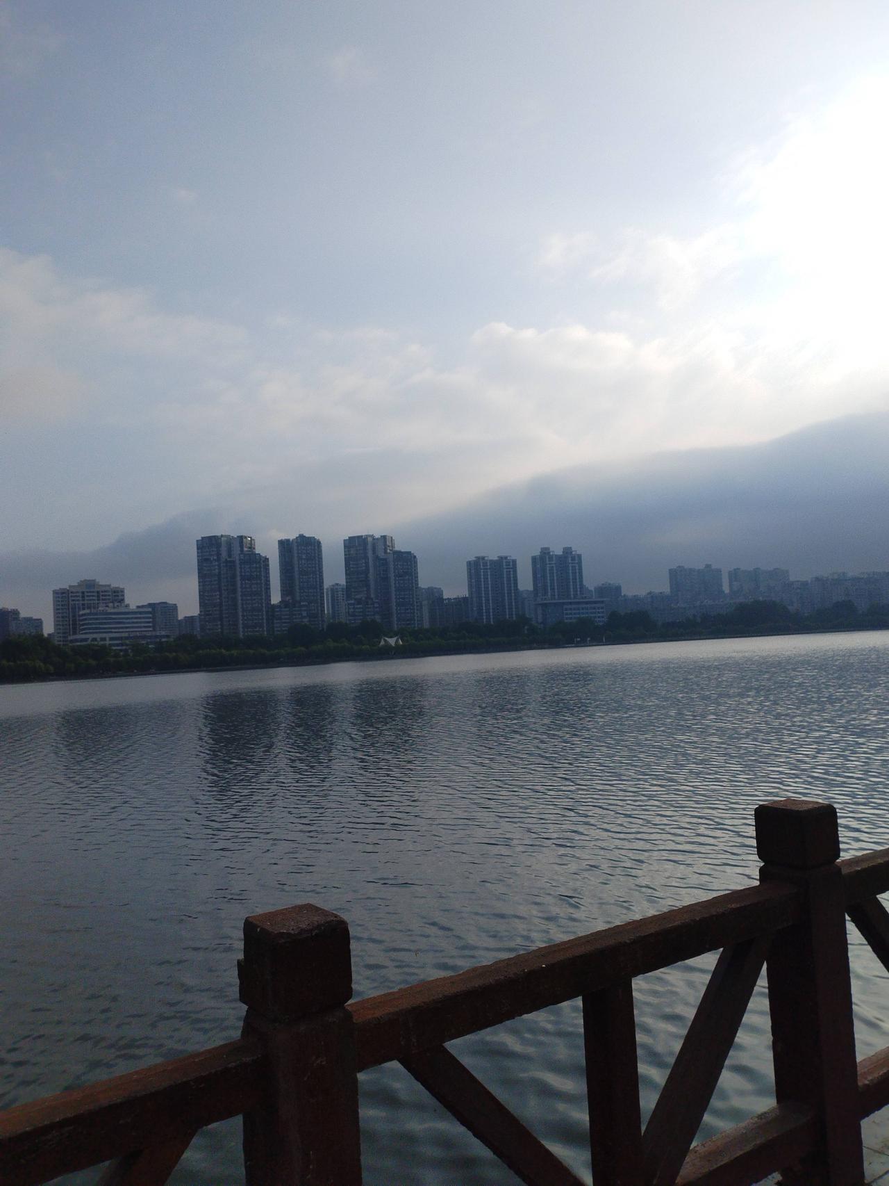清逸禅意风
  1. 空空寂寂守空寂解析：顺着“看清世事”的通透往禅意深处延伸，