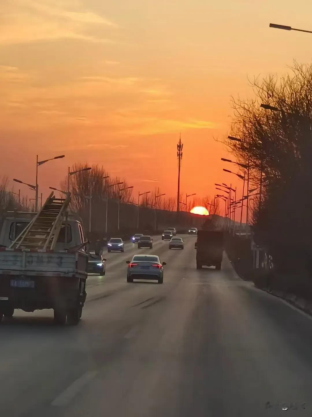 美如画的夕阳景色大马路的夕阳 市区的晚霞 随手拍夕阳余辉 随拍夕阳之美 随手拍城