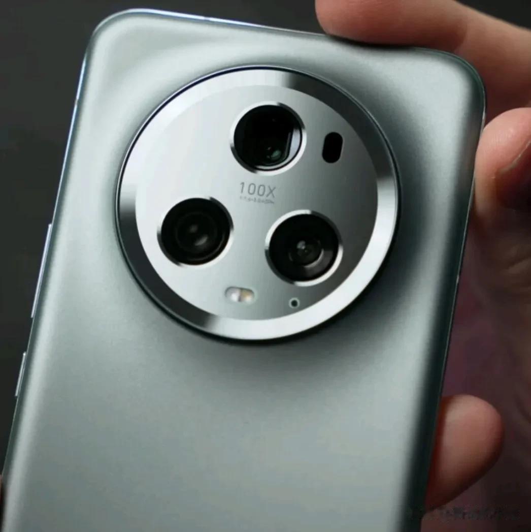 今年出尽了风头的一台手机，荣耀Magic5 Pro用了一个月了，好的坏的不藏着掖