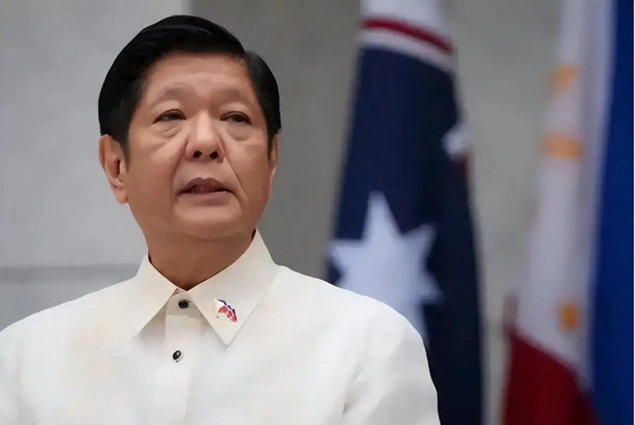 马科斯把国家主权卖给了美国，现在又拿美国的枪指着中国说“退一步就撤枪”——可枪口