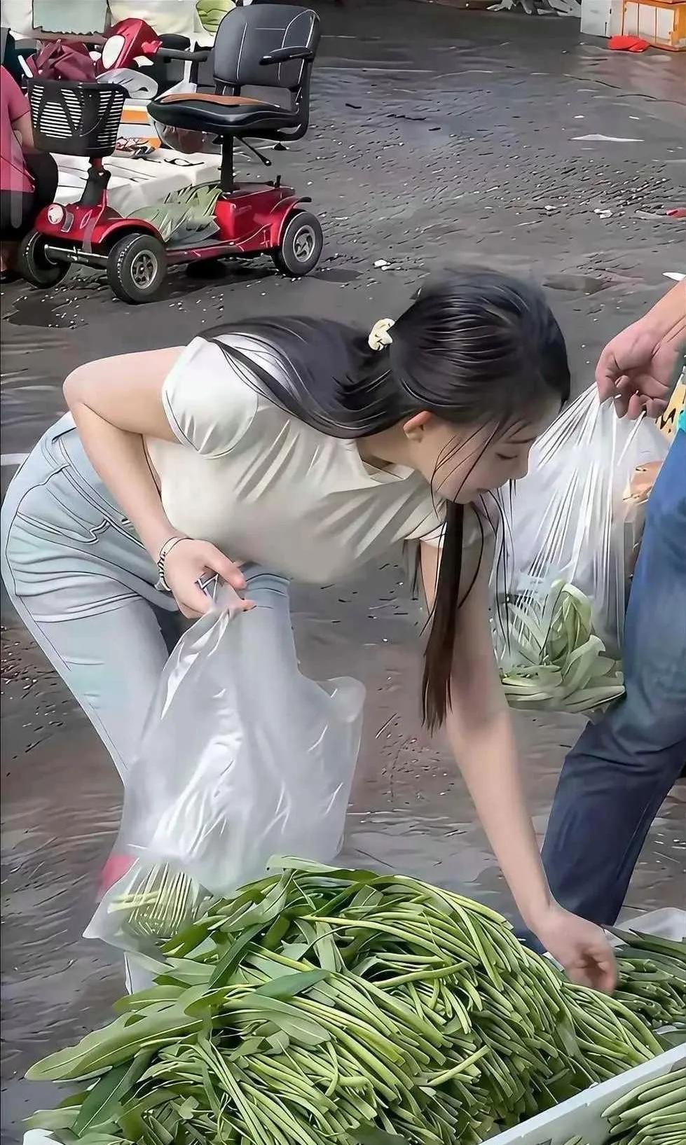 这种菜我们这边叫实心菜，在你们那儿叫啥？