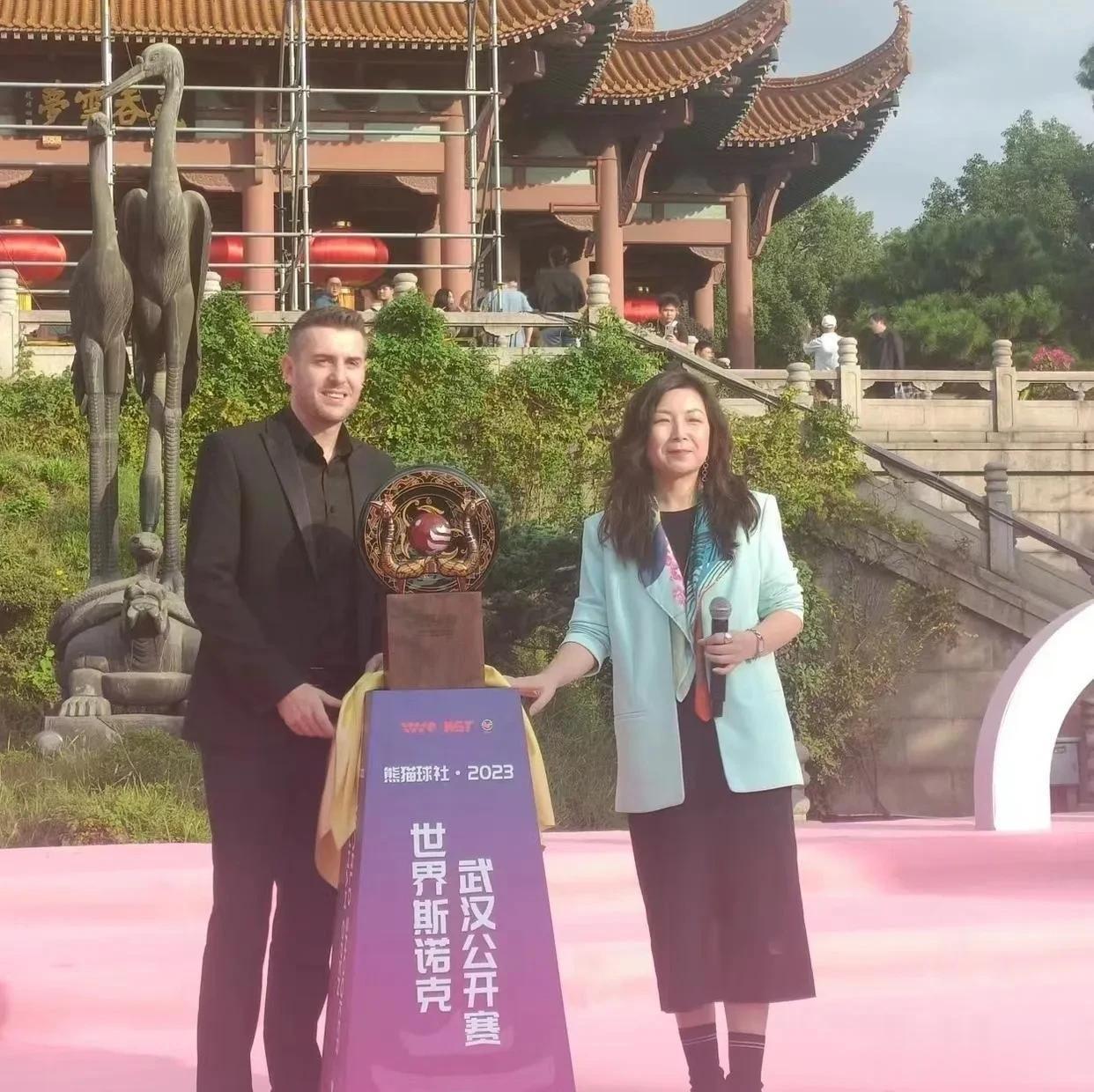 斯诺克武汉公开赛选在了最热闹的市中心，地段最繁华、交通最便利的地方，可见主办方这