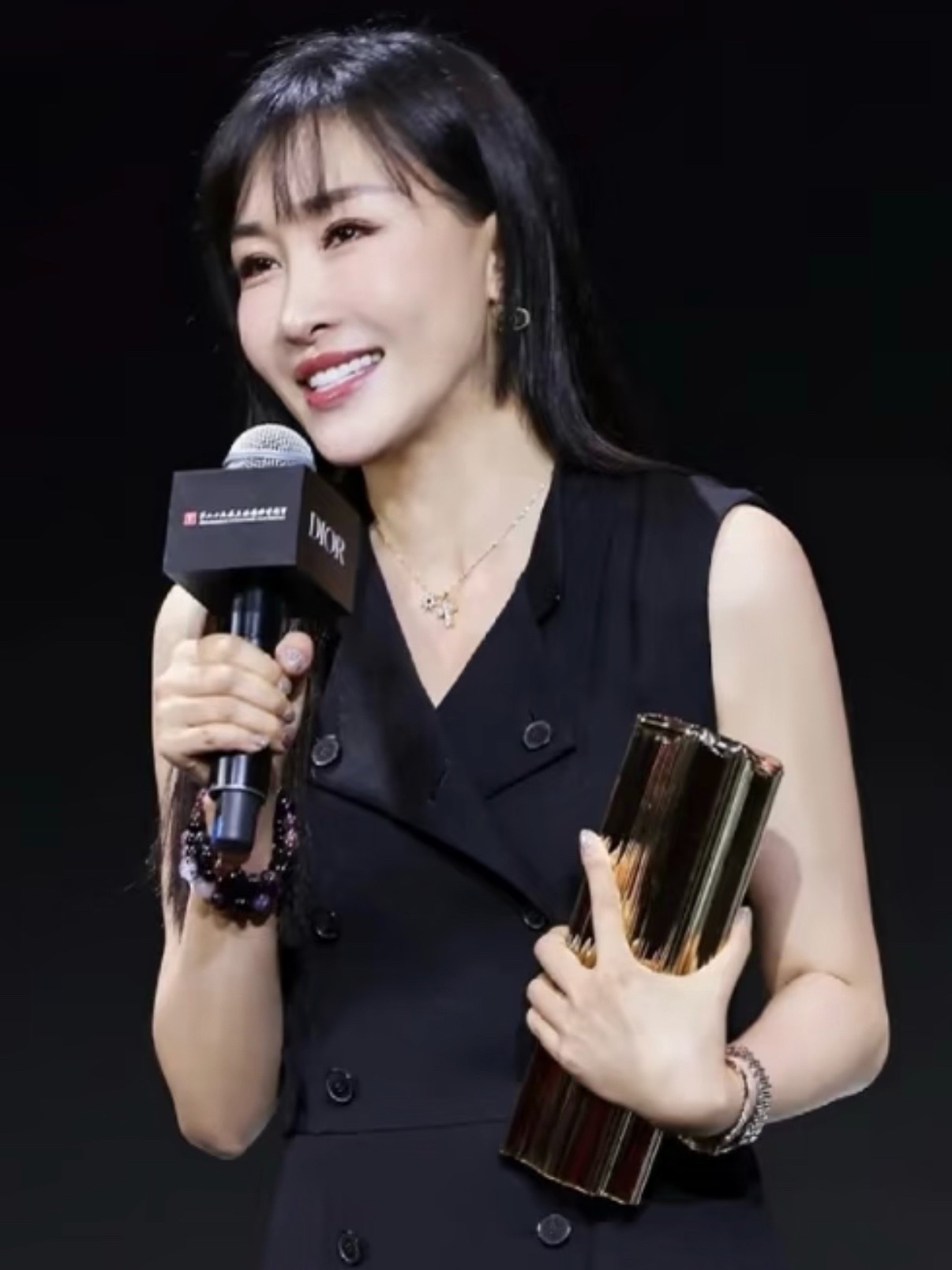 儒意老总对ai的看法儒意老总陈祉希称给ai烧钱堪比上坟烧纸💰全球的大公司几千亿