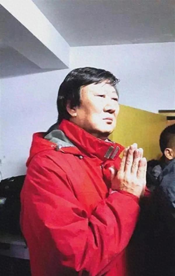 汤计搞调查，不靠猛料，靠比对。六份内参，份份带表格：1996年的血型报告和200