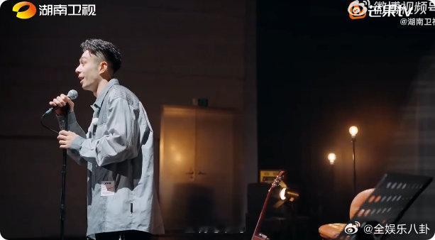 谁懂啊！周柏豪一个观众也为他唱，这份对音乐的执着和对歌迷的真诚，真的太让人动容了