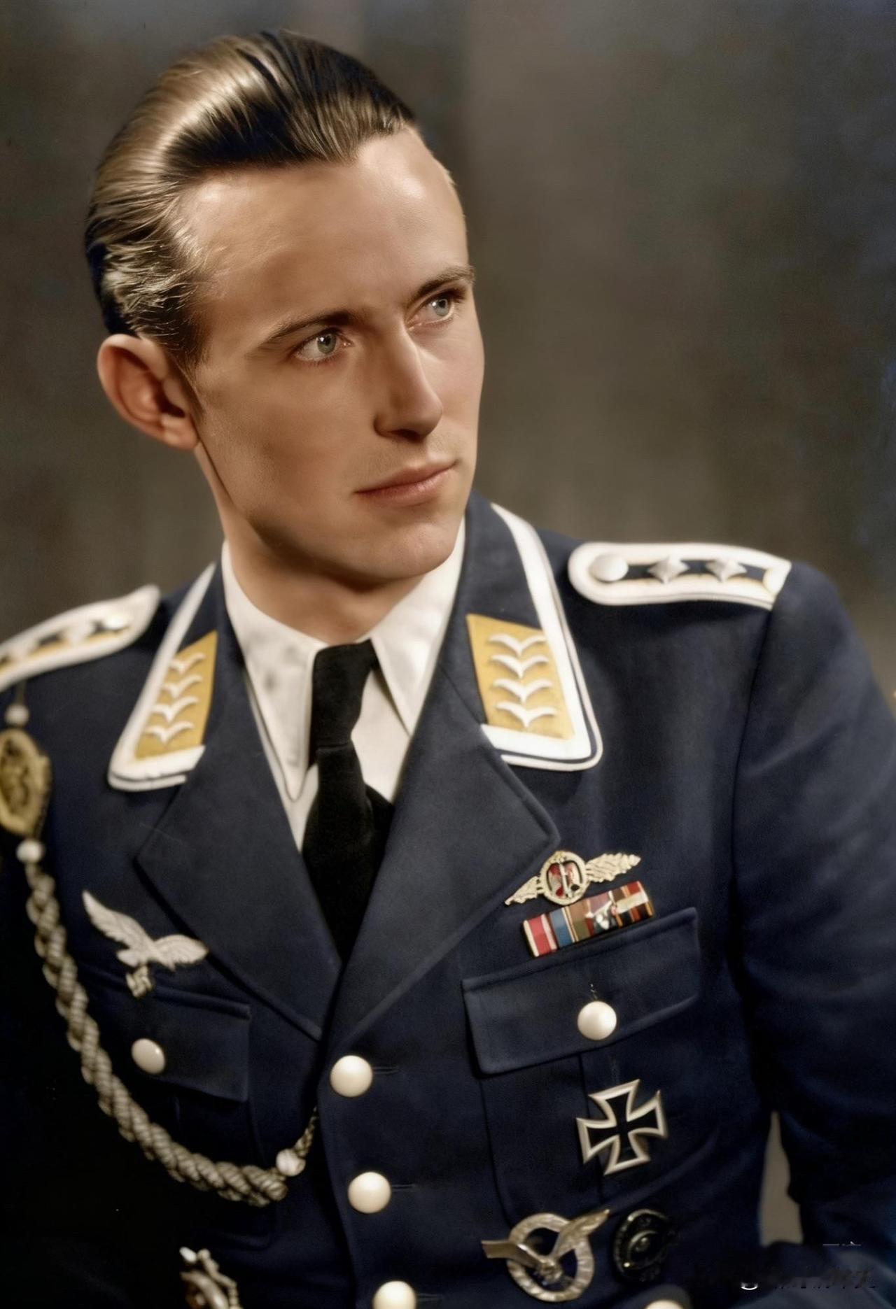 鲁道夫·特伦克尔（1918-2001），作为第52战斗机联队第2中队中队长，其生