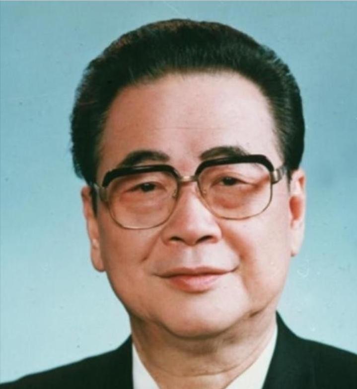 [微风]1992年7月，邓颖超因病离世，谁知，邓颖超去世前一日说出的是“李鹏”二