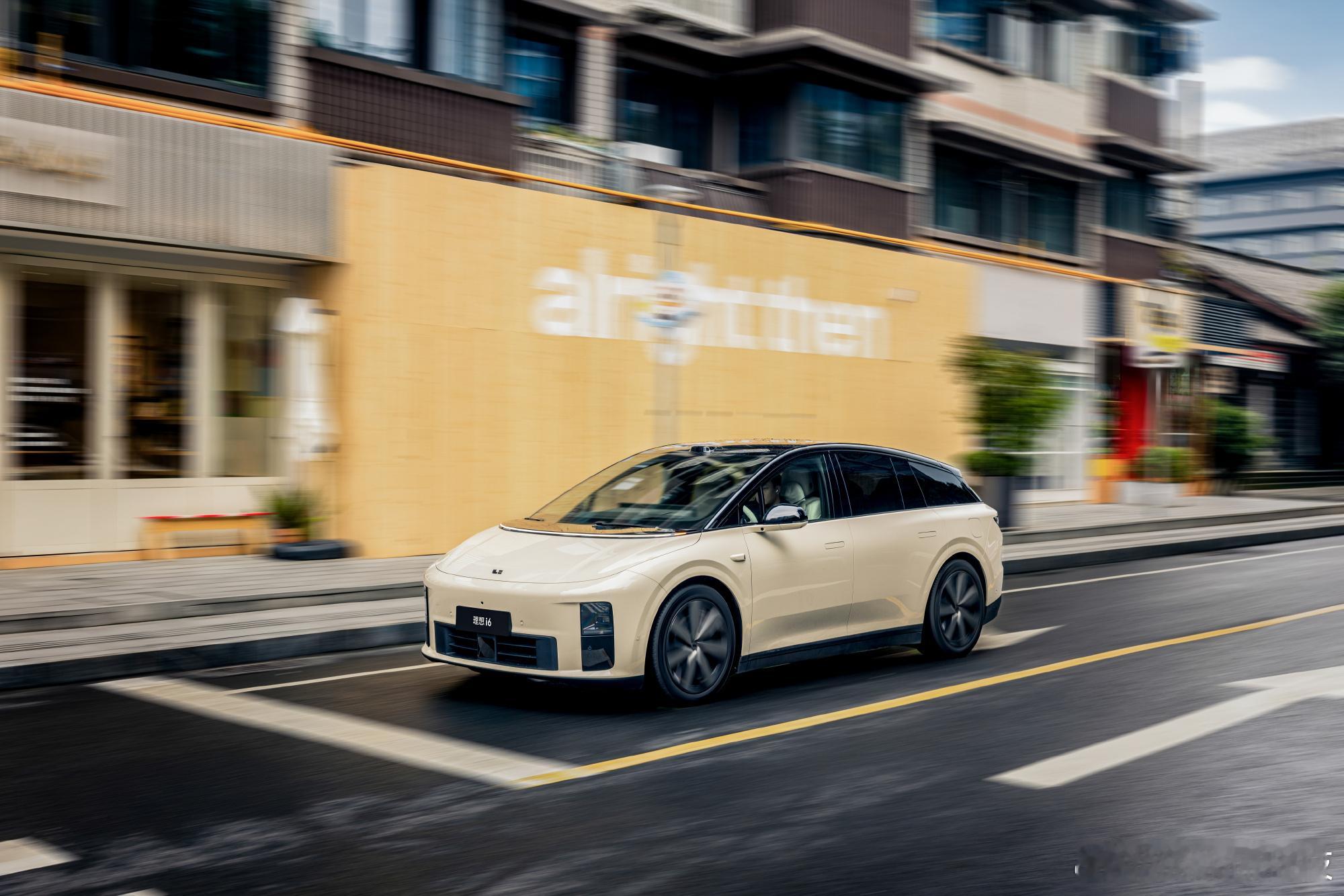 有机构公布了今年Q3新能源汽车市场二手保值率排行榜单，前三名非常有趣，分别是小米