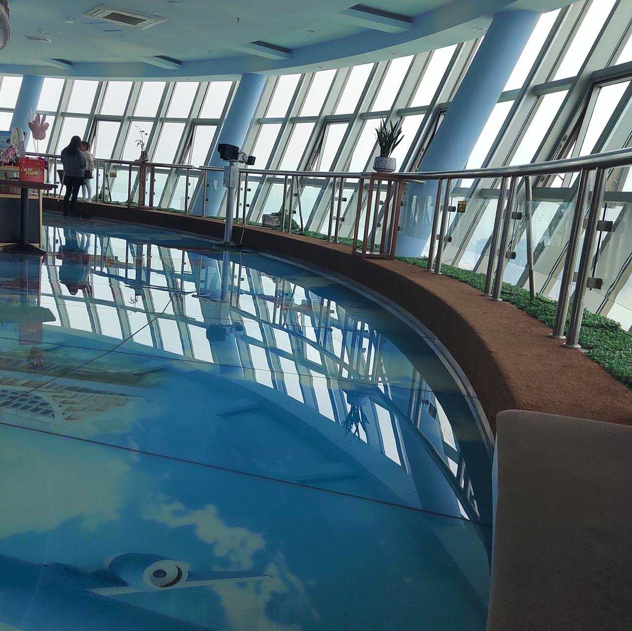 看头条，了解台湾：
每次看到台湾当局开会讨论时的场景，两党相互攻讦、大打出手，全