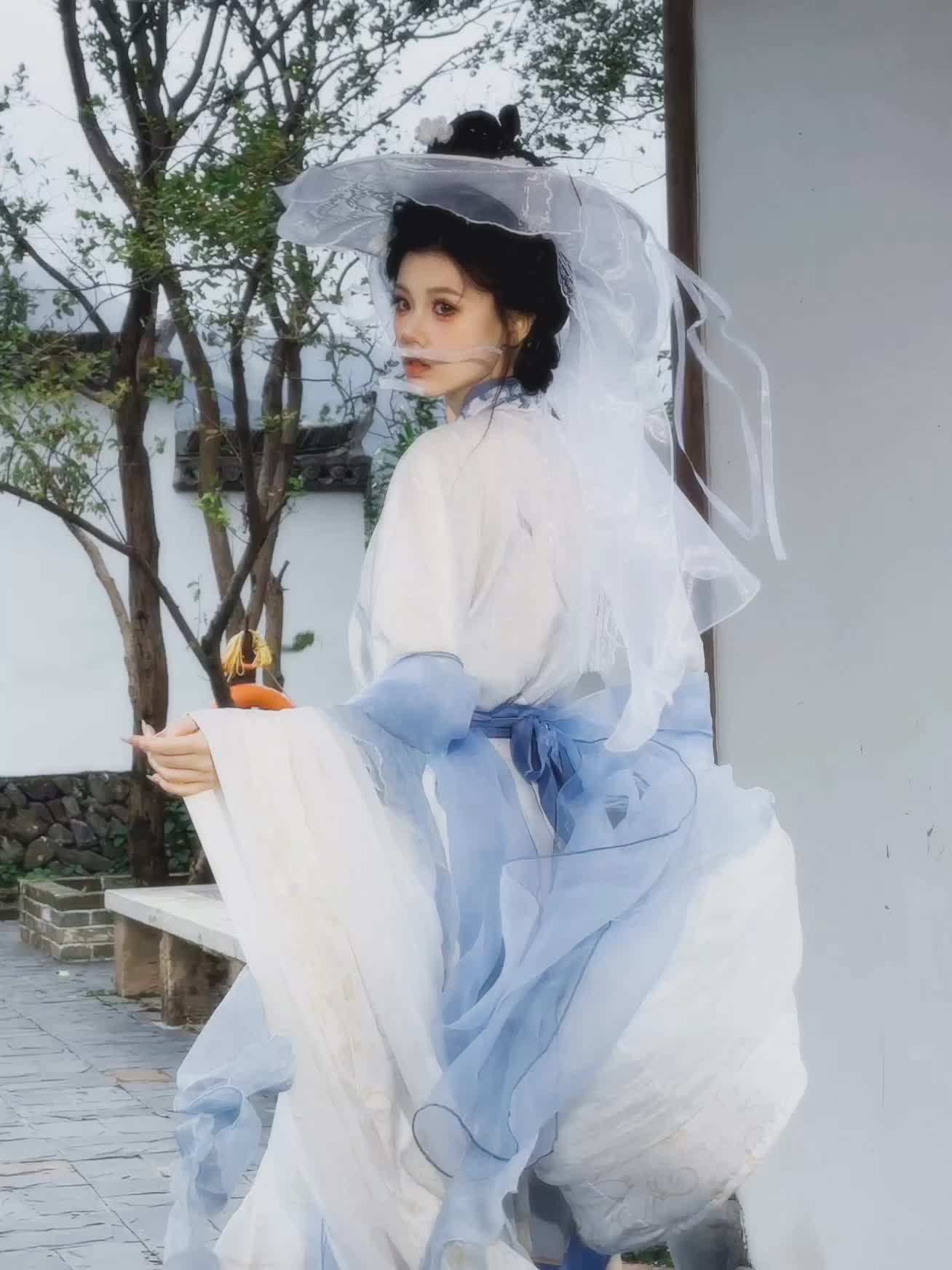 雪浸染  万千华光钟声塑佛龛