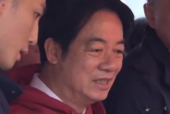 就在今日，台湾地区领导人赖清德到台北万华艋舺龙山寺参香，并发放新年福袋

赖清德