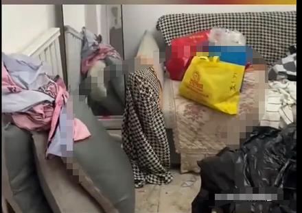 真不敢信！齐齐哈尔仨女孩把租房住出 “包浆”，房东开门直接吐了俩小时！这哪是住人
