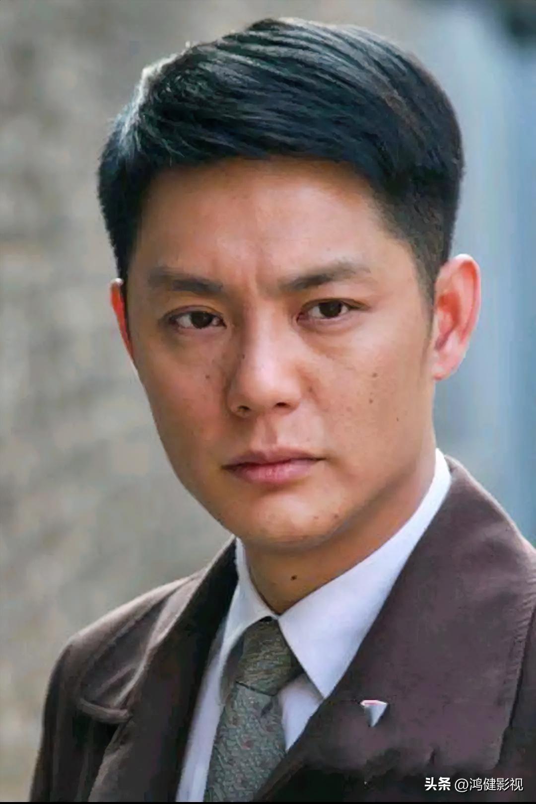 大家还记得这位男演员吗？
他今年52岁，土生土长的江西人，毕业于上海戏剧学院，他