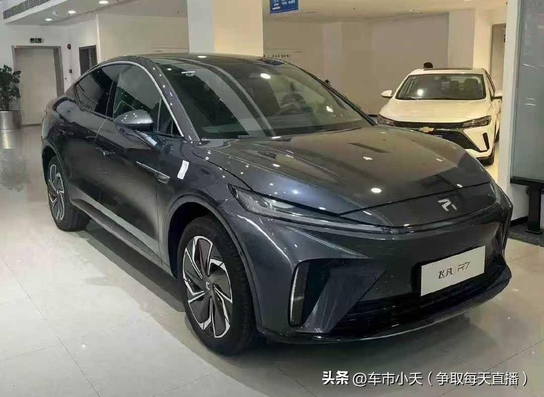 飞凡推出R7和F7以后，就没啥动静了。飞凡的这两款车卖的都不好，飞凡R7的起售价