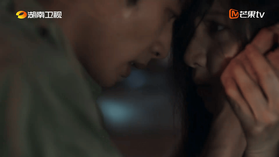 宋威龙听到粉丝喊世异哥的反应 被cue唱歌一直犟着不干，被喊“世异哥”却丝滑接受