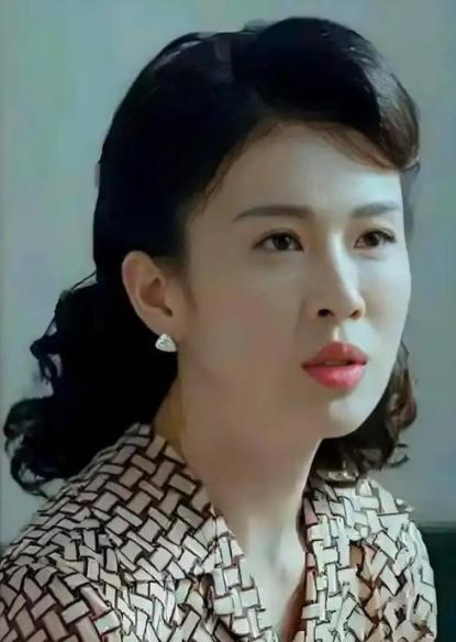 2015年，聂曦的妻子高秀娟走到生命尽头。弥留之际，女儿趴在床边问她还有什么心愿