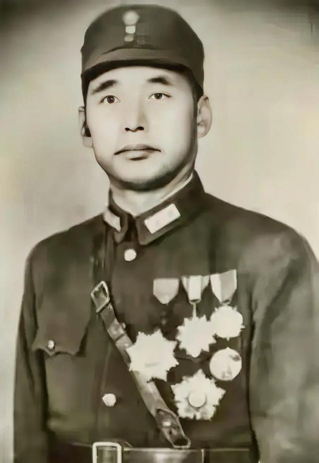 冯治安：卢沟桥打响抗战第一枪，淮海战役为何拒不起义？
1948年11月7日深夜，