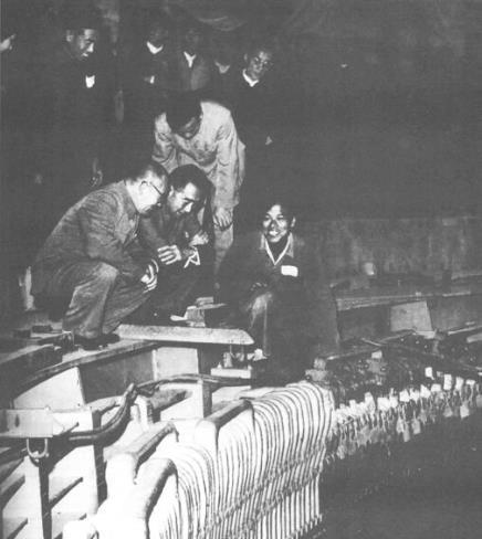 1961年10月8日，周恩来在三峡水库工地视察