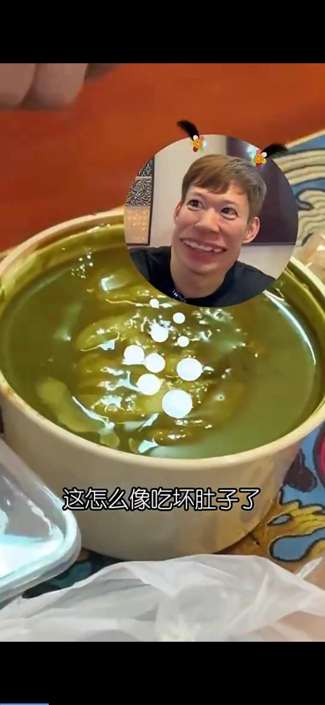 周琦挑战北京小吃成了“琦公公”，还拿朱哥退啤酒说事，这视频很容易激发口水战

周