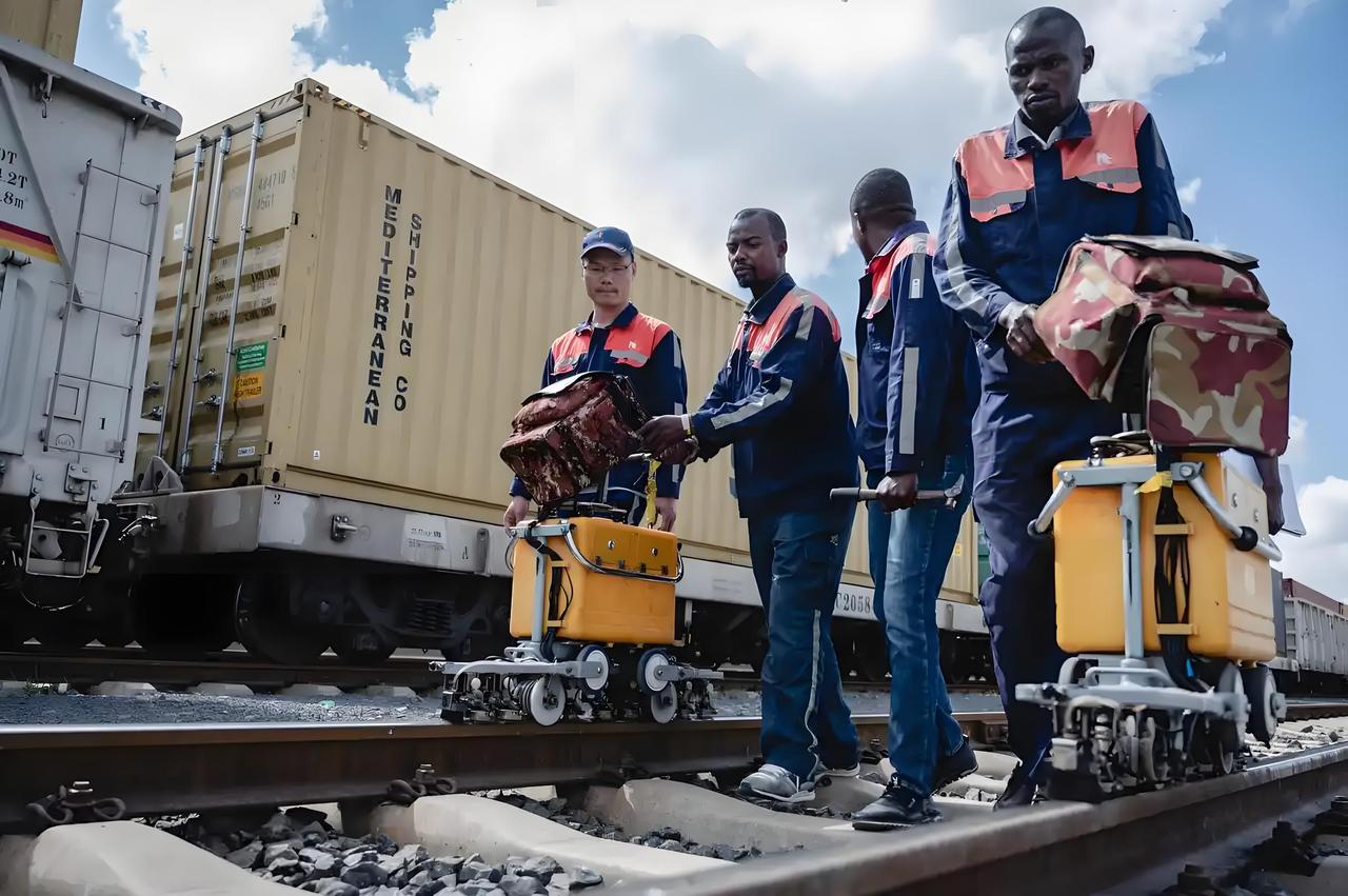 很多人疑惑，非洲基础设施、民生工业品全都高度依赖中国，市场需求极其旺盛，中非贸易