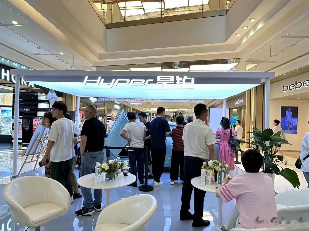 网红标签，是流量密码吗？

围炉煮茶、飞盘、露营一系列活动的爆火仿佛就在昨天，不